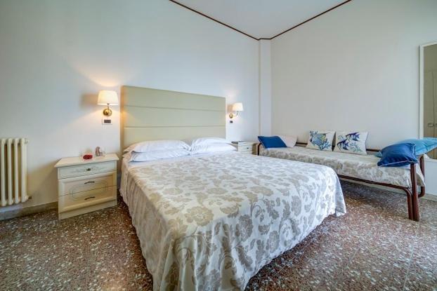 Hotel Carlton Beach ريميني المظهر الخارجي الصورة