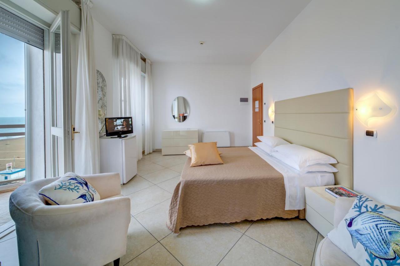Hotel Carlton Beach ريميني المظهر الخارجي الصورة