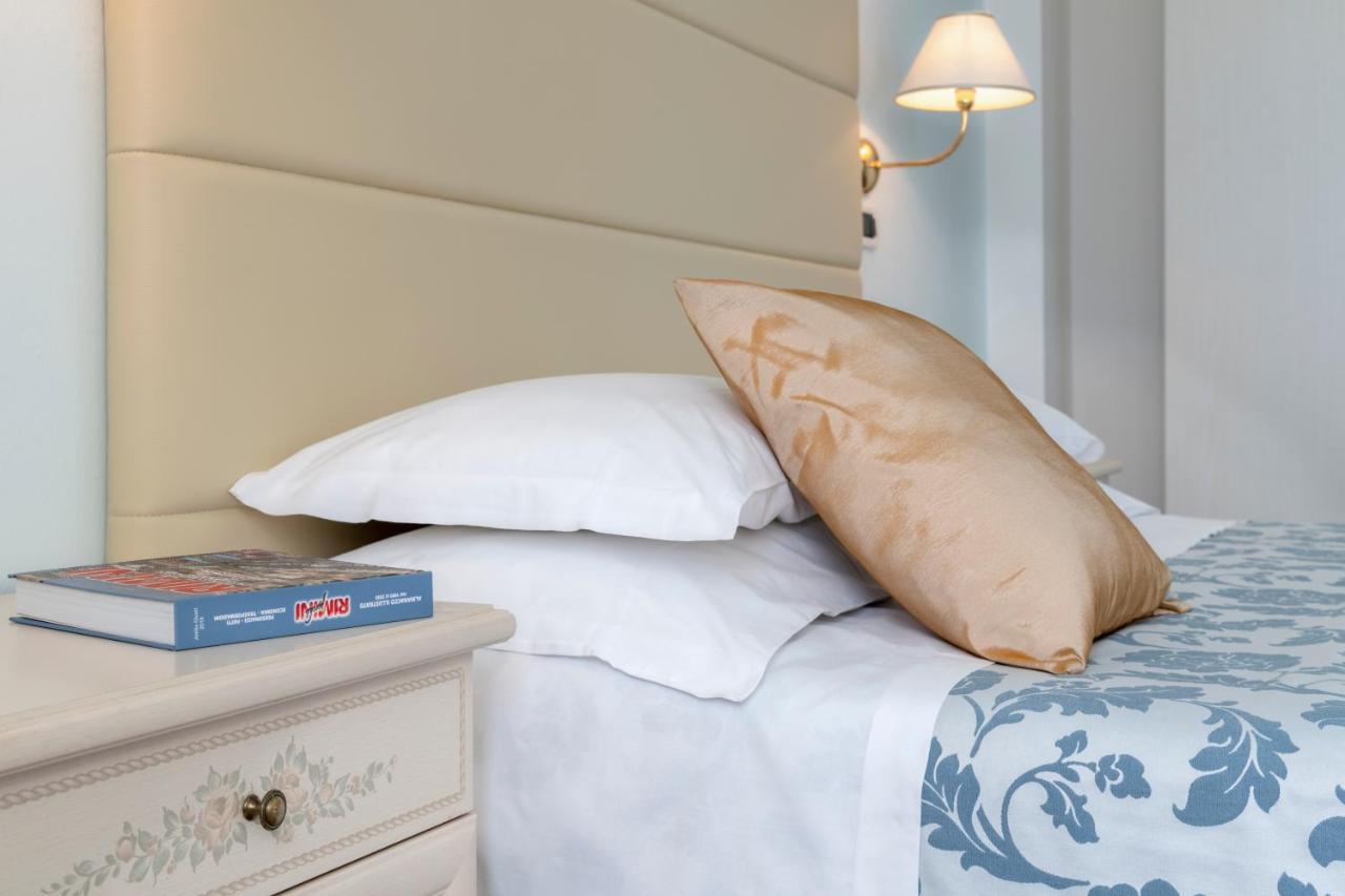 Hotel Carlton Beach ريميني المظهر الخارجي الصورة
