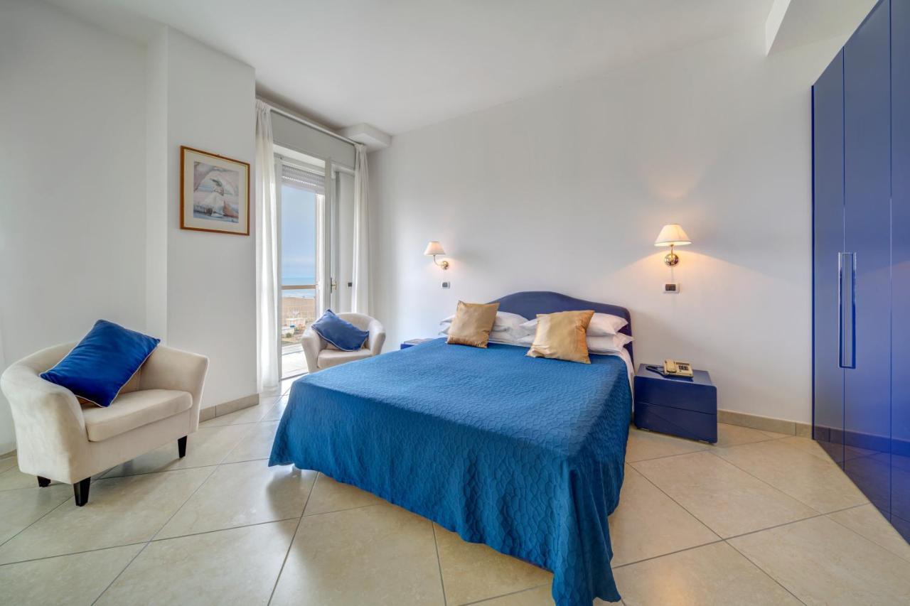 Hotel Carlton Beach ريميني المظهر الخارجي الصورة