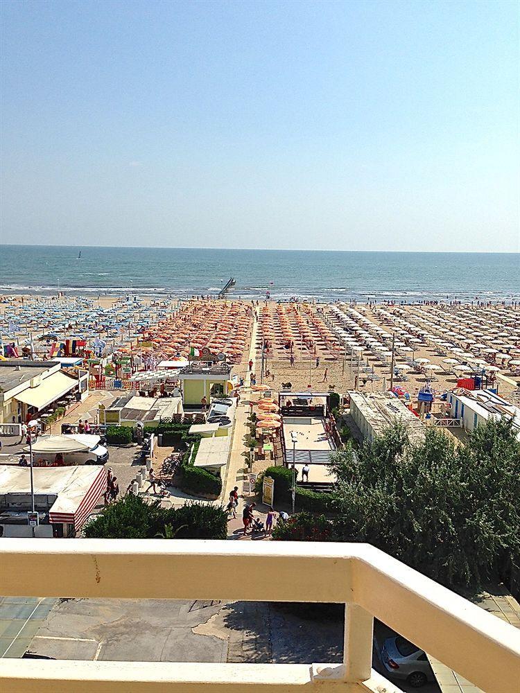 Hotel Carlton Beach ريميني المظهر الخارجي الصورة