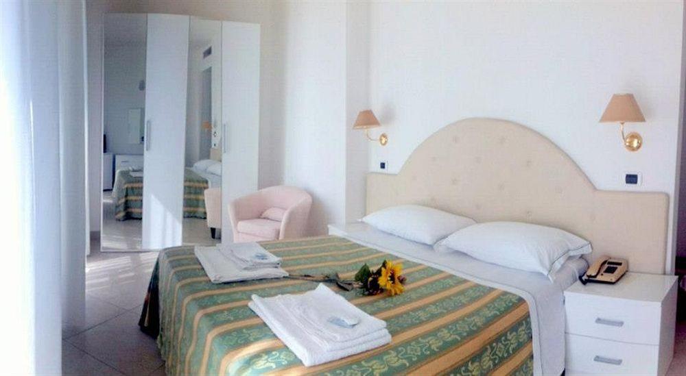 Hotel Carlton Beach ريميني المظهر الخارجي الصورة