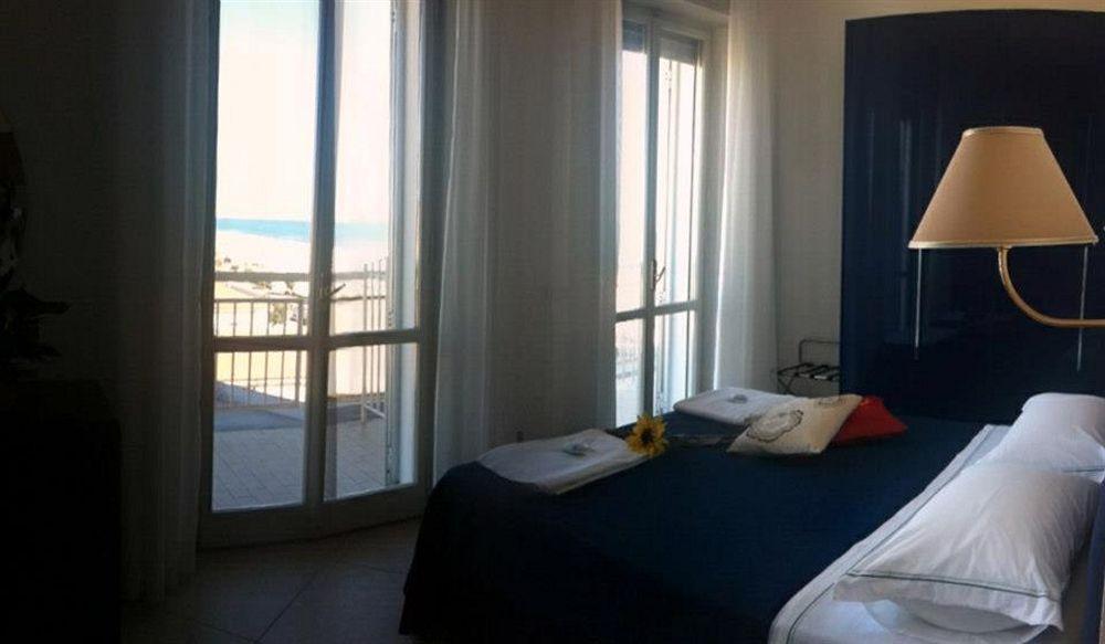 Hotel Carlton Beach ريميني المظهر الخارجي الصورة