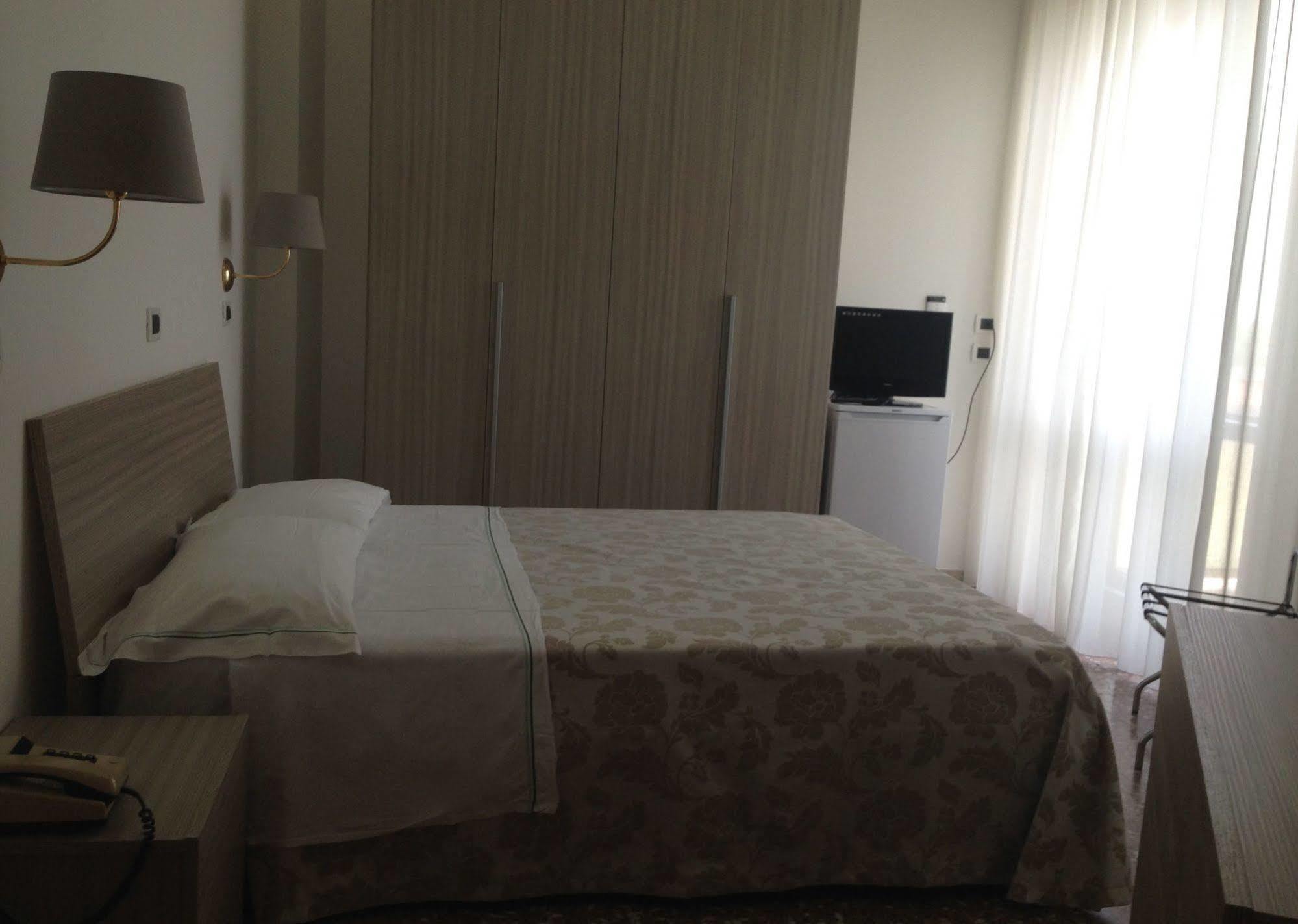 Hotel Carlton Beach ريميني المظهر الخارجي الصورة