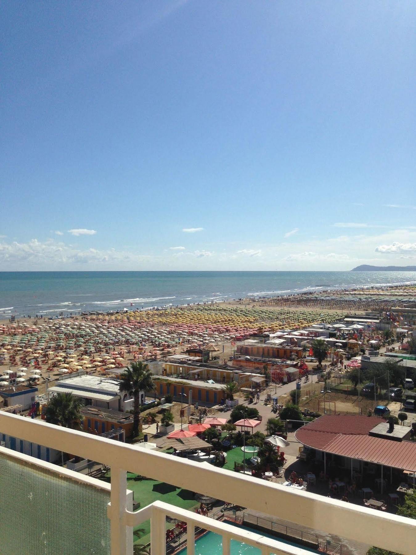 Hotel Carlton Beach ريميني المظهر الخارجي الصورة