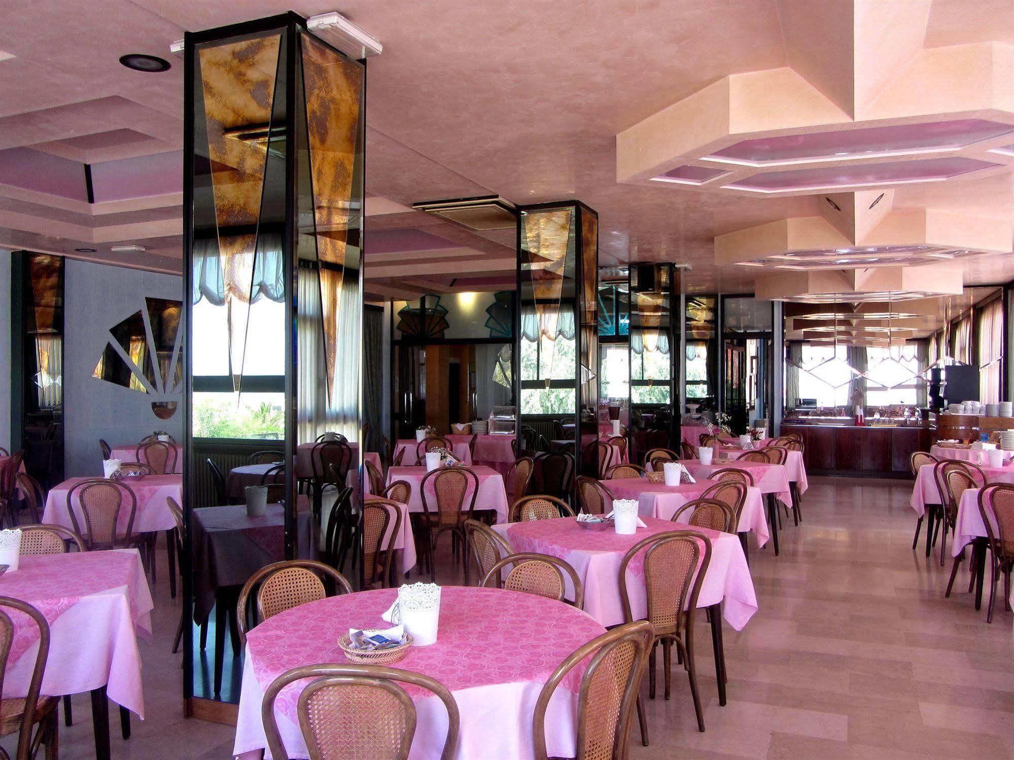 Hotel Carlton Beach ريميني المظهر الخارجي الصورة